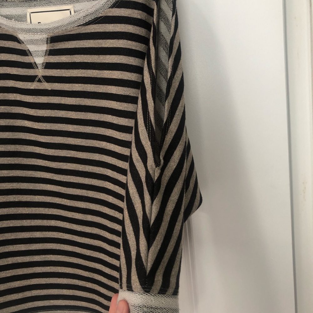 Striped top with key hole sleeves